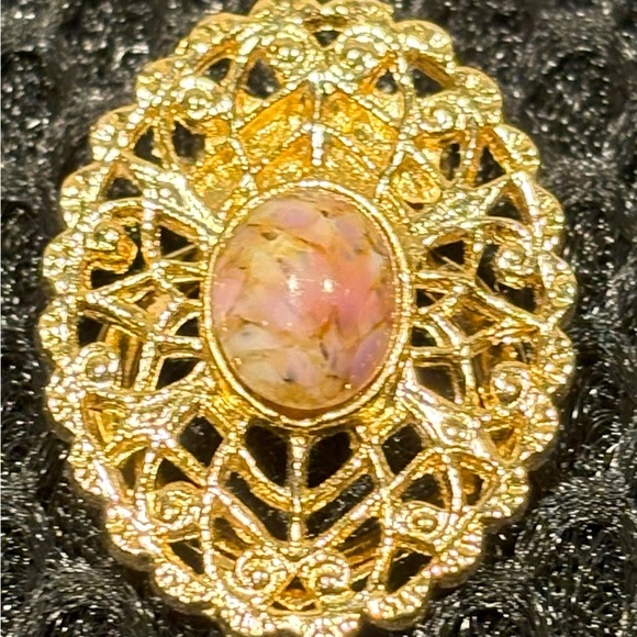 Vintage Gold Filigree Oval Scarf Slide
Clip with Pink/Peach Marbled Cabochon - Picture 10 of 13